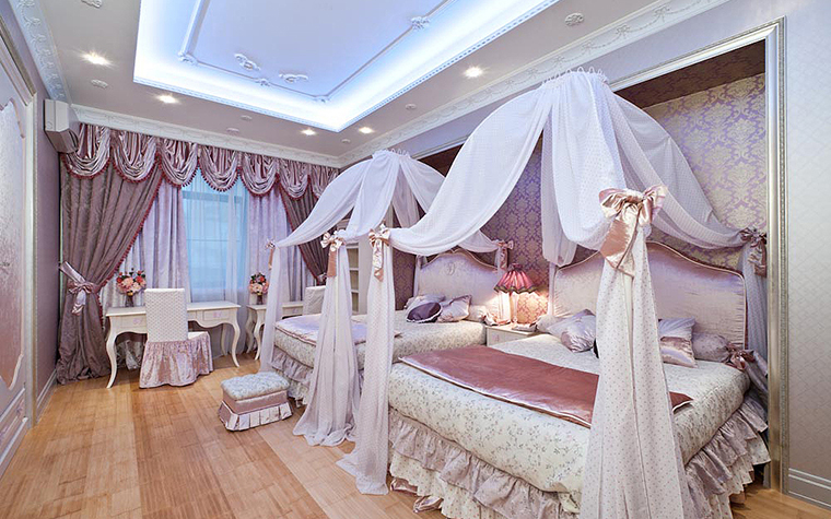 <p>Автор проекта: Ирина Ивашкова<br />
Фотограф: Камачкин Алексей </p>
<p>И еще одна комната для маленьких принцесс, где даже свет имеет розовато-сиреневый оттенок!</p>
