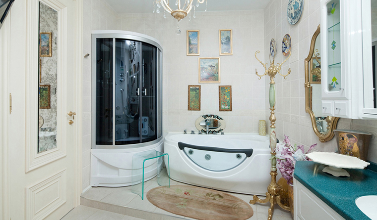 <p>Фотограф: Дмитрий Егоров Дмитрий</p>
<p>Ванная комната с джакузи превращена в домашнюю галерею. Тоже вариант!</p>