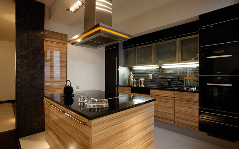 Фото интерьеров чёрных кухонь