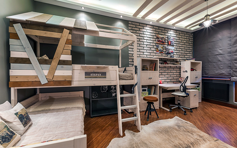 <p>Автор проекта: Елена Скутова</p>
<p>Лофт и двухэтажная кровать - это очень стильно! Мальчикам понравится. </p>