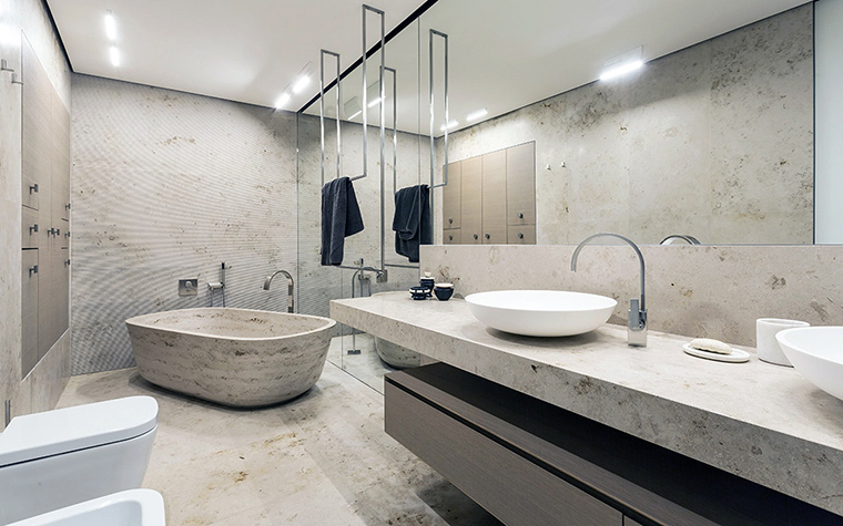 <p>Автор проекта: Дина Межевова</p>
<p>Серая, "цементная" гамма декора ванной комнаты очень уместна и очень в тренде в нынешнем сезоне!</p>