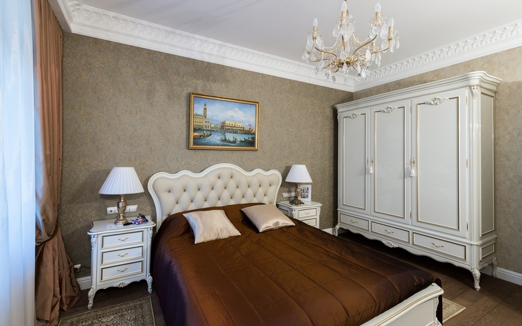 <p>Автор проекта: Маргарита Мустафина </p>
<p>Такая классическая спальня достойна усадьбы или, как минимум, загородного дома.</p>