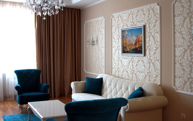 <p>Автор проекта: Александра Ярославова</p>
<p>Интерьер этой гостиной заставляет вспомнить исторические стили, например ампир. </p>